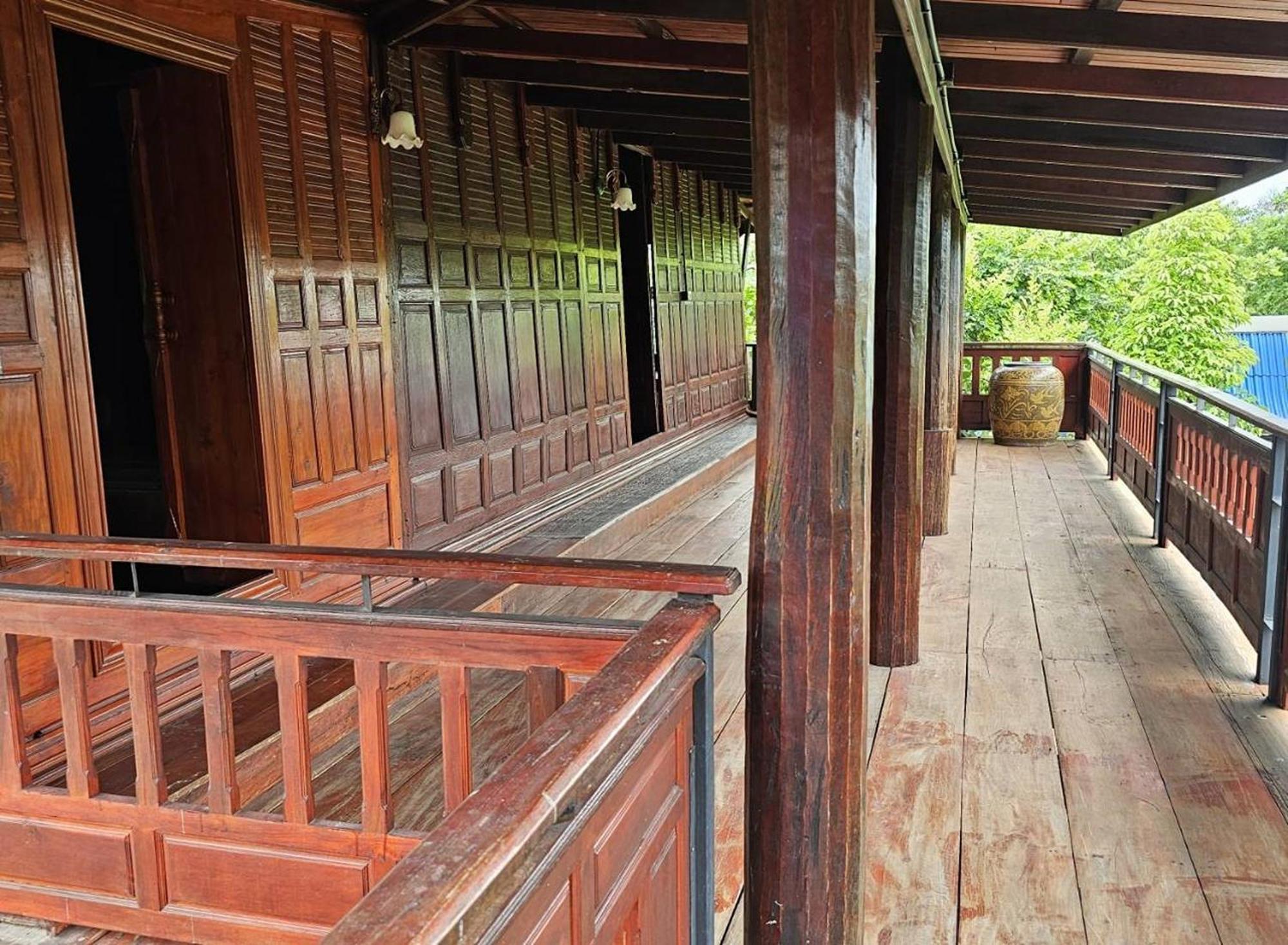 Nipatra Homestay Bangkok Bagian luar foto