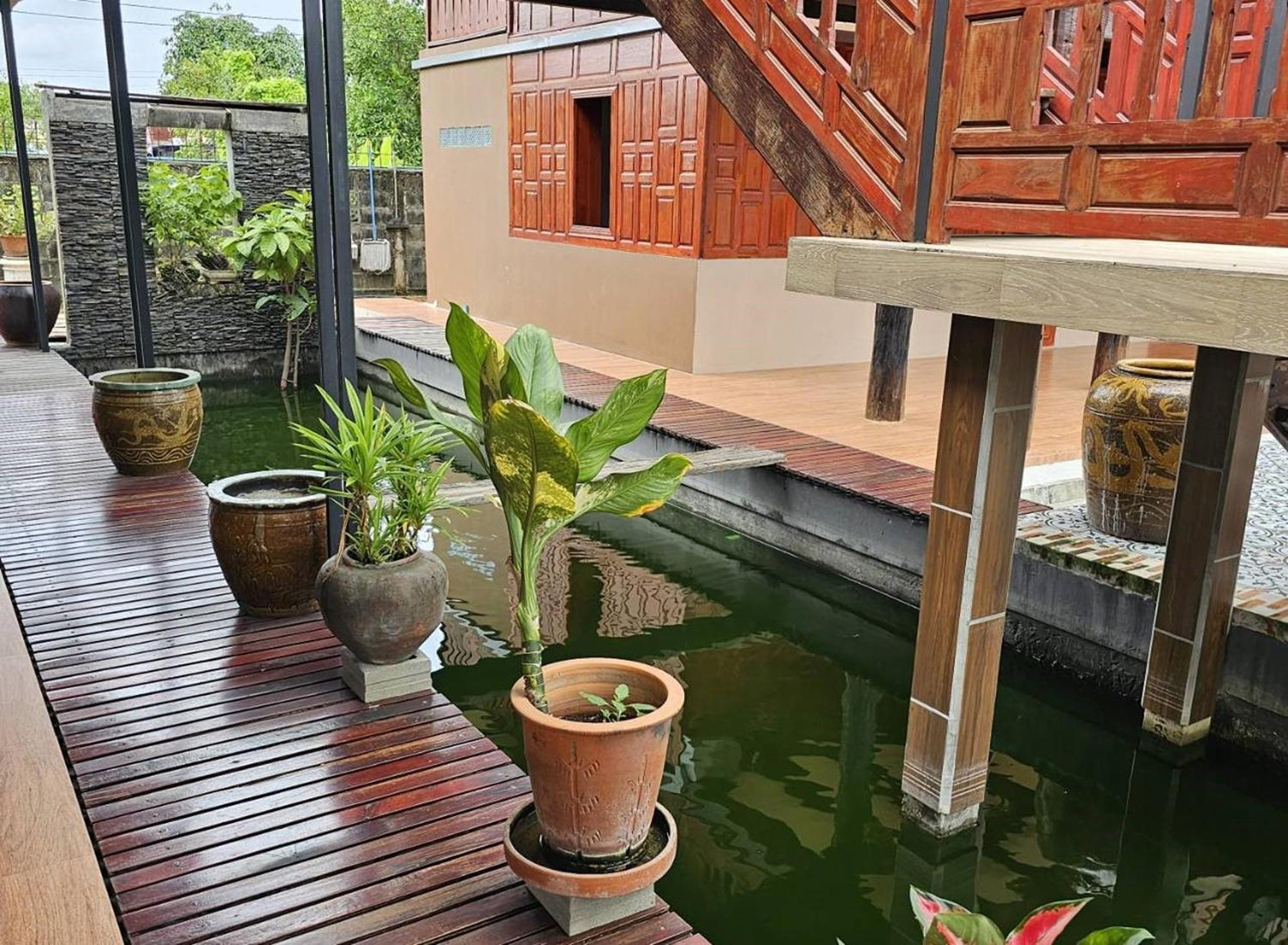 Nipatra Homestay Bangkok Bagian luar foto